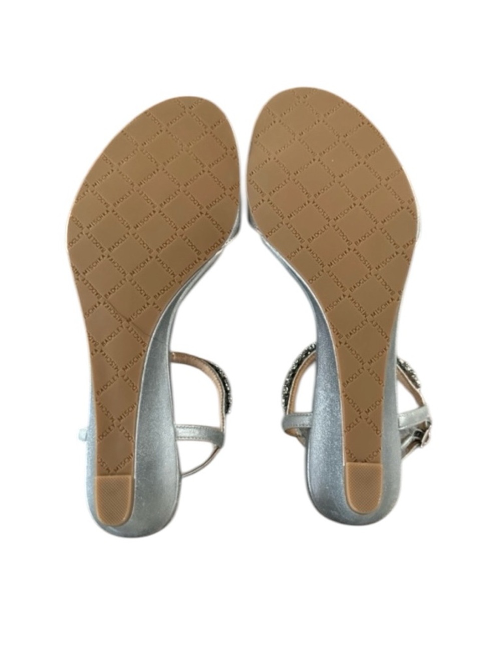 Women’s BADGLEY MISCHKA Silver T-Strap Yadira Wedge Leather Sandals, SZ. 6. - Picture 6 of 12